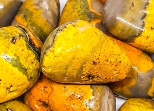 Jaspe , piedra natural, variedad de tonos, colores, formas